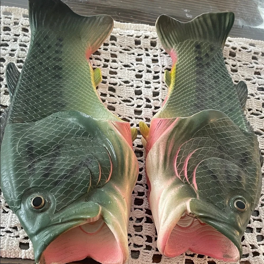 Bass fish sandals men’s size 11/12 unique awesome sandals